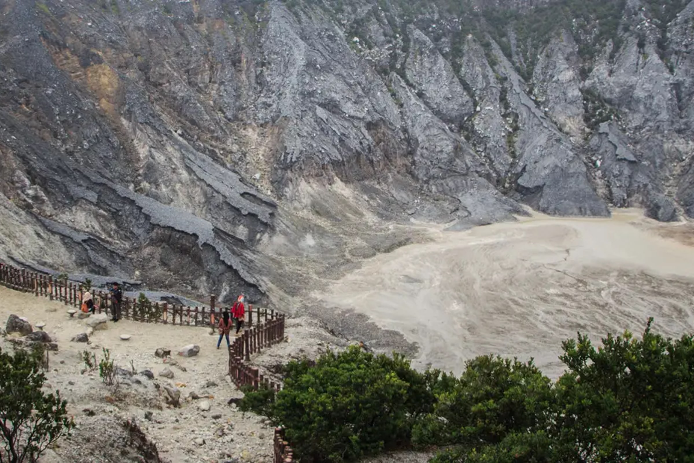 Fullday Bandung Volcano Tour by Train from Jakarta with insurance